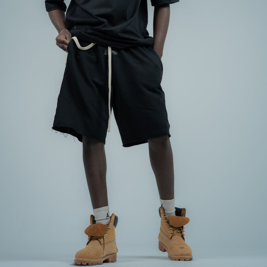 Relaxed sweatshort with piping ( coming soon )