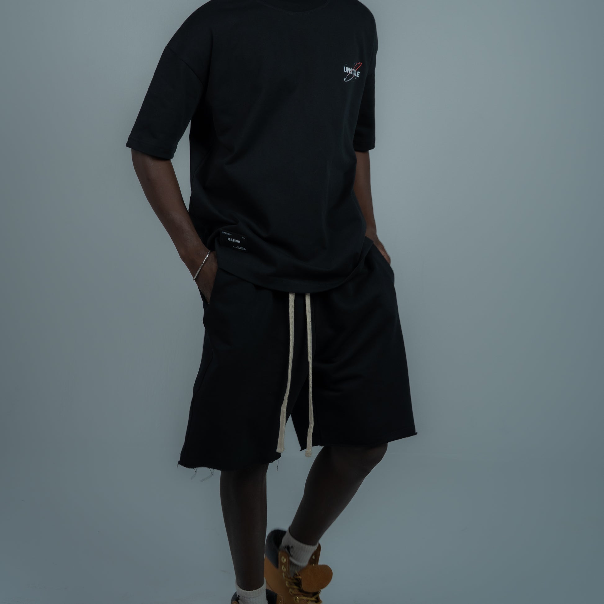 Relaxed sweatshort with piping ( coming soon )