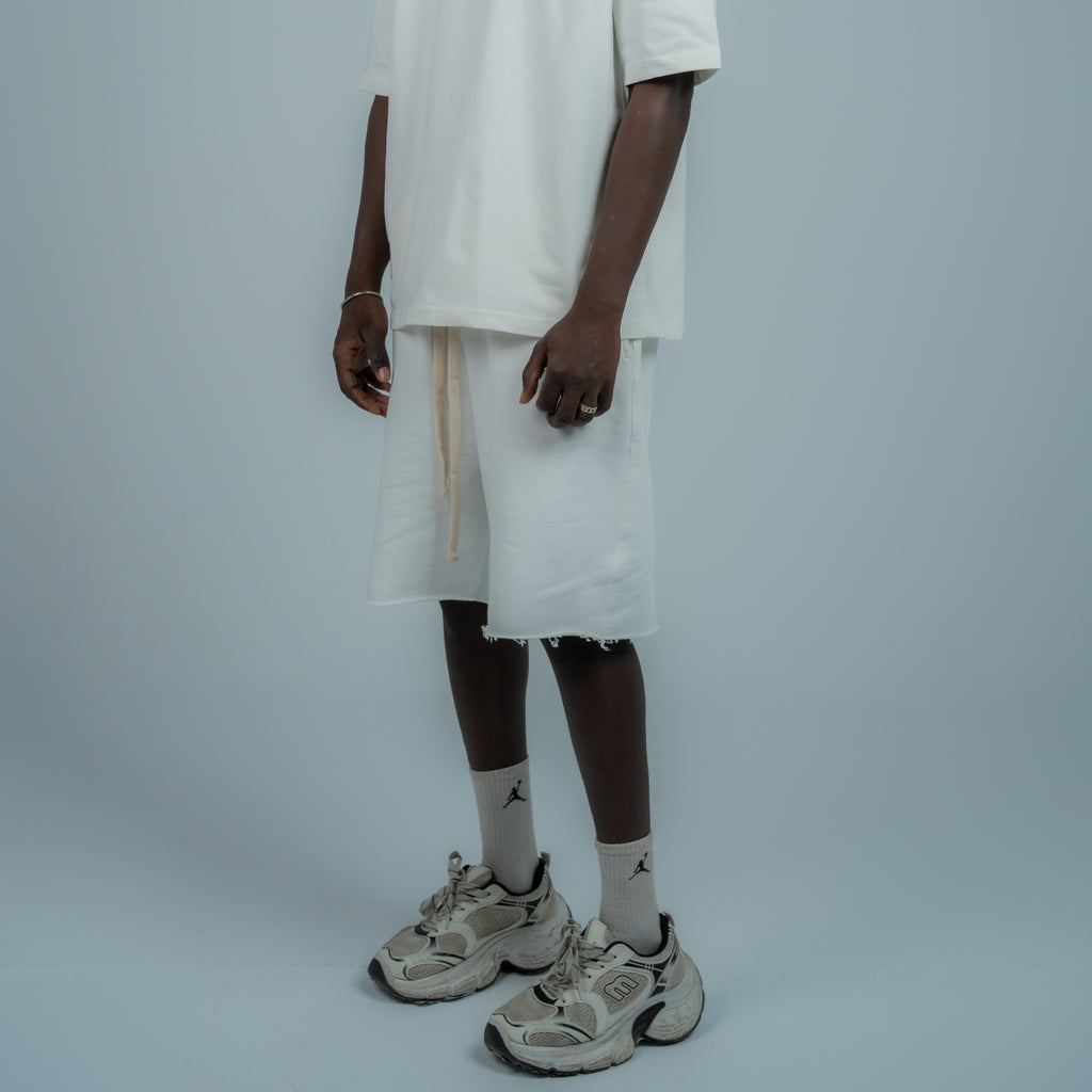 Relaxed sweatshort with piping